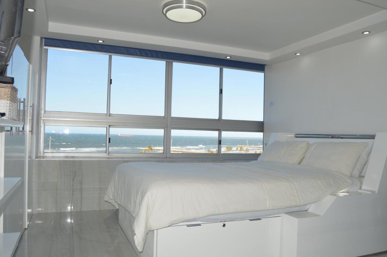 Accommodation Front - Luxurious 2 Sleeper Overlooking The Beachfront Durban Exterior photo