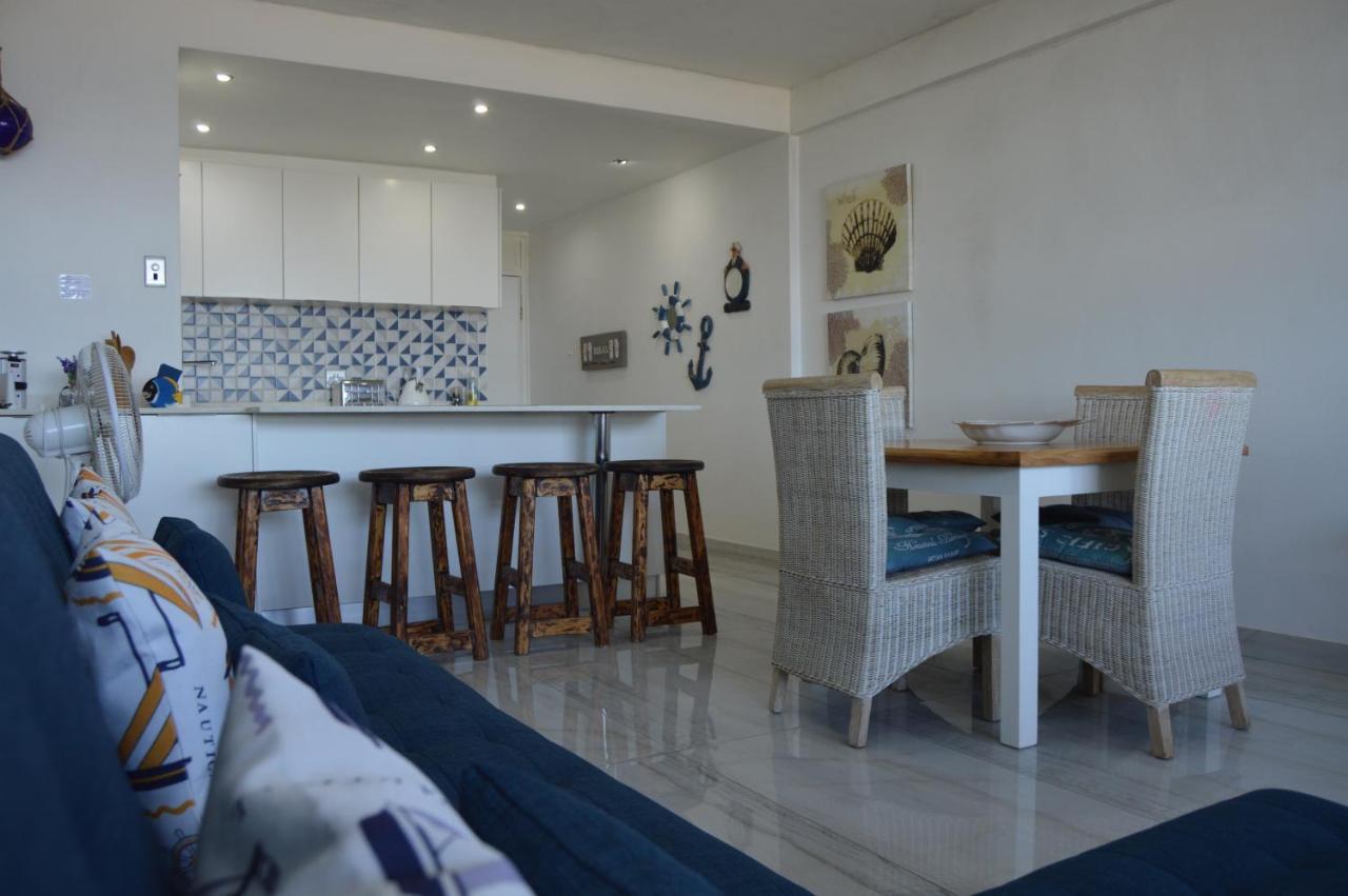 Accommodation Front - Luxurious 2 Sleeper Overlooking The Beachfront Durban Exterior photo