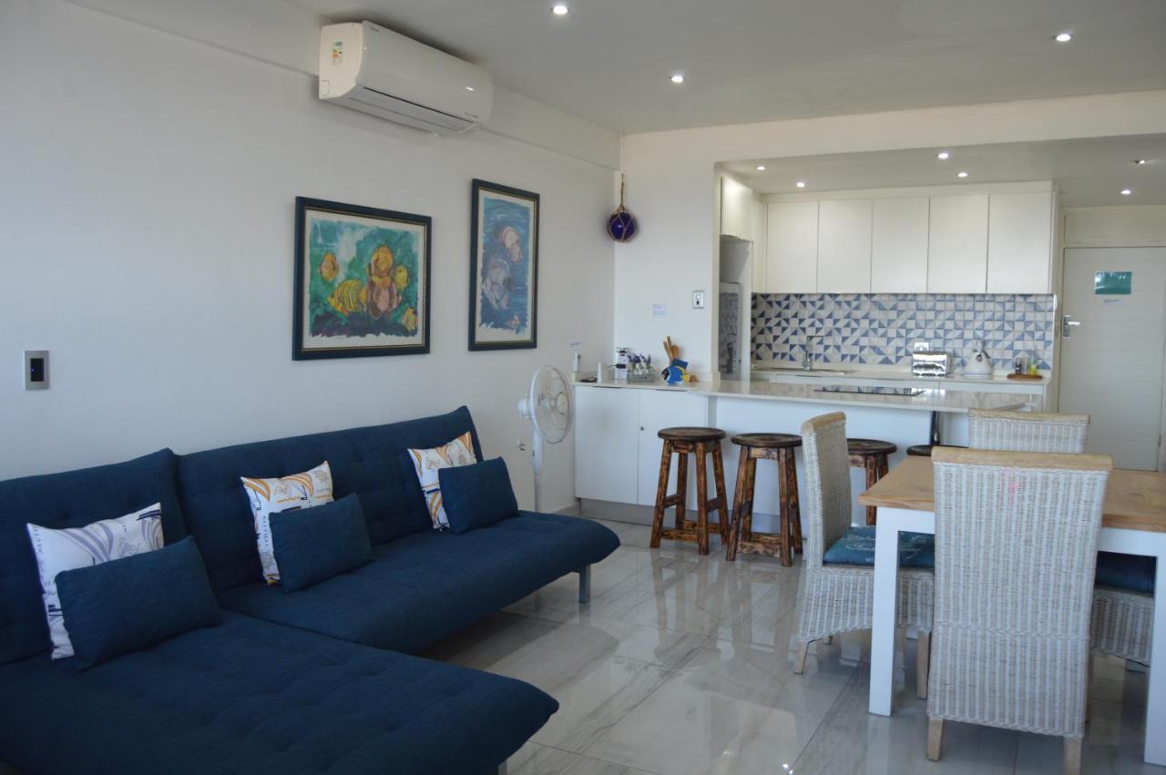 Accommodation Front - Luxurious 2 Sleeper Overlooking The Beachfront Durban Exterior photo